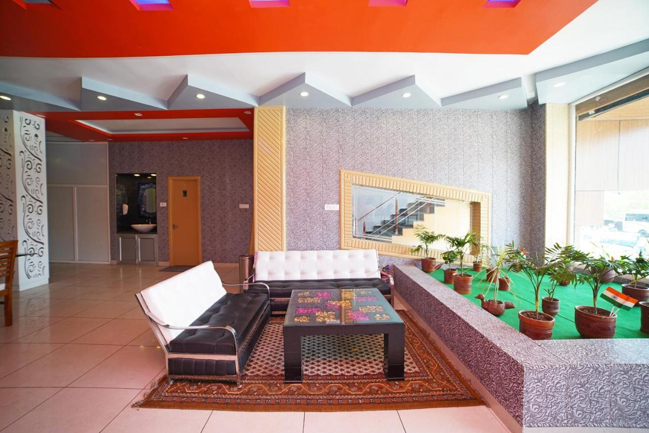 Oyo 39539 Hotel Vansh & Restaurant Kashipur Kültér fotó